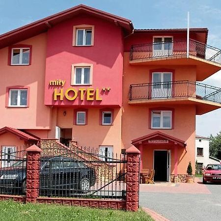 Hotel Mily Krosno Exterior foto