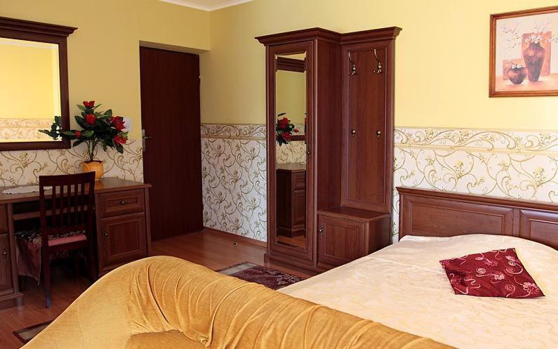 Hotel Mily Krosno Quarto foto