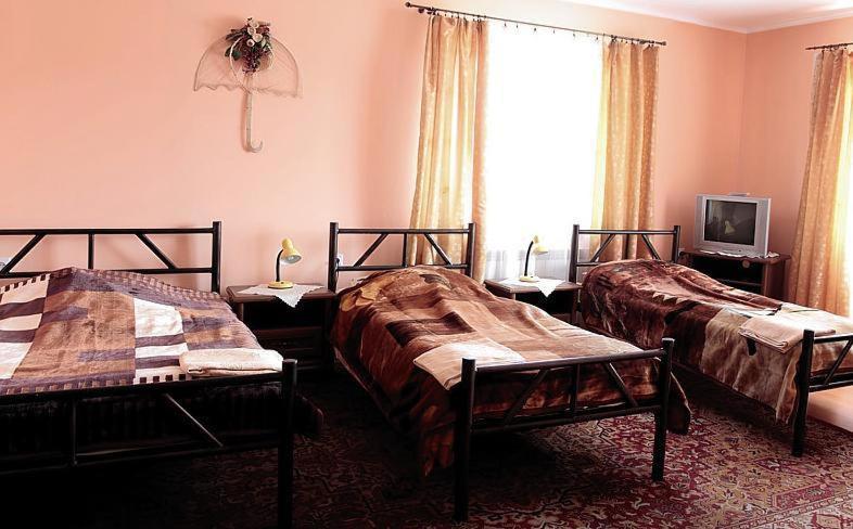 Hotel Mily Krosno Quarto foto
