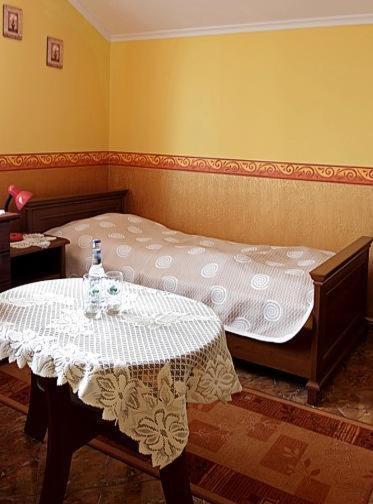 Hotel Mily Krosno Quarto foto